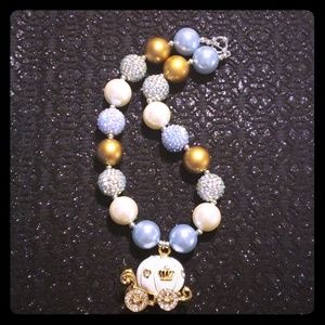 Cinderella bubblegum necklace in blue